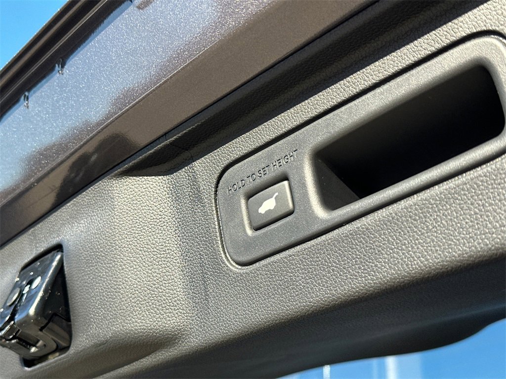 New 2025 Honda Pilot Touring image 8