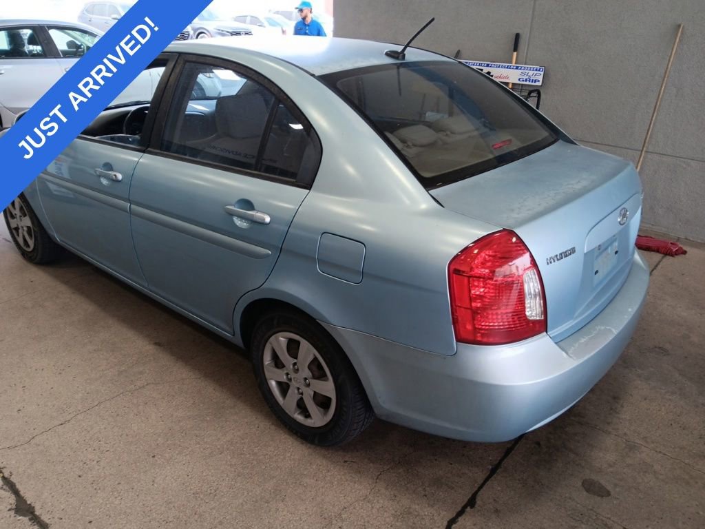 Used 2010 Hyundai Accent GLS FWD image 4