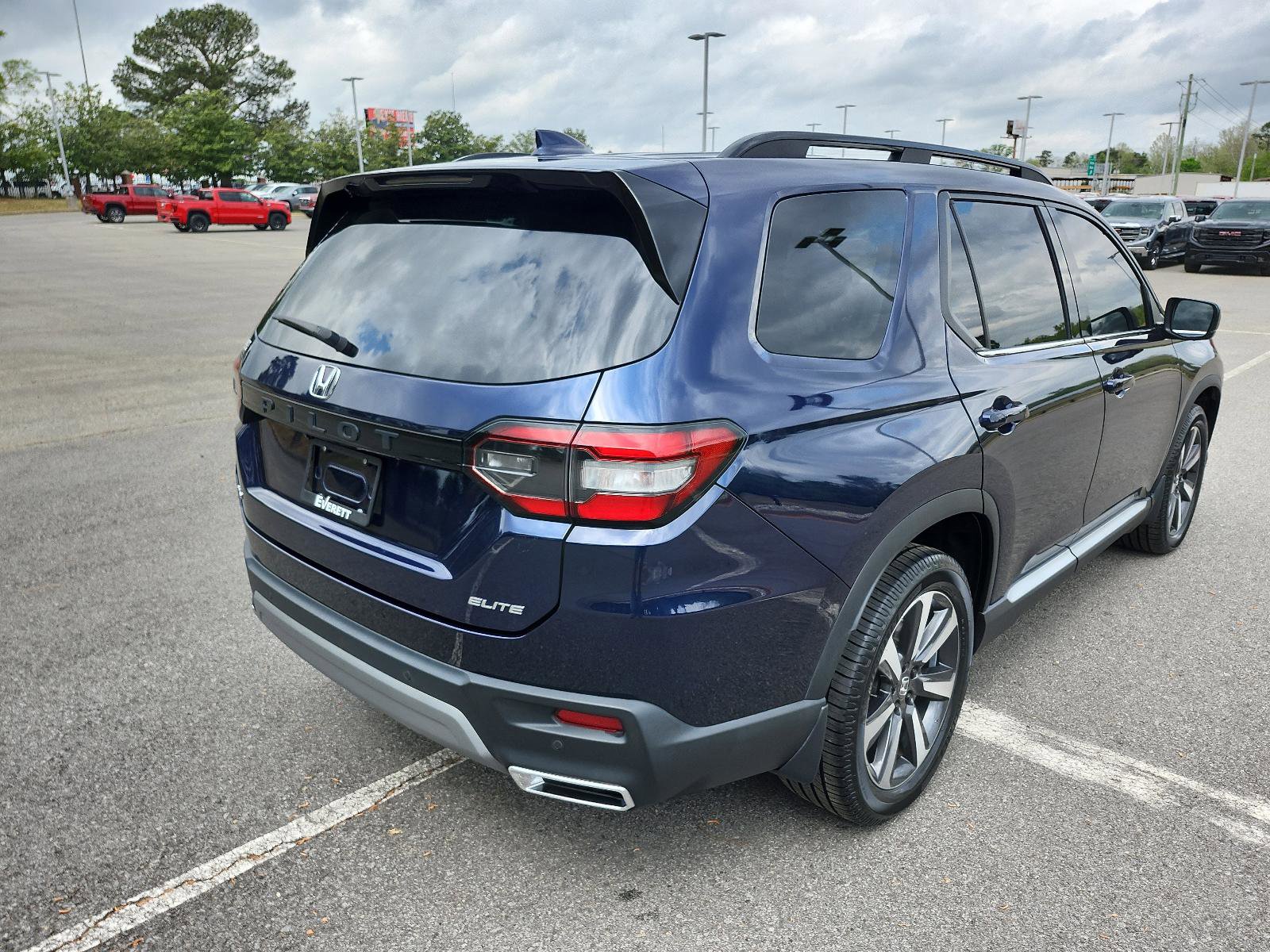 Used 2023 Honda Pilot Elite image 3