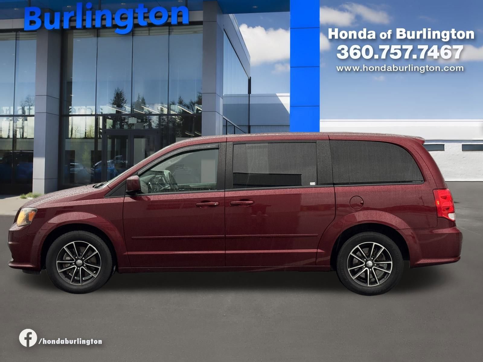 Used 2017 Dodge Grand Caravan GT image 3