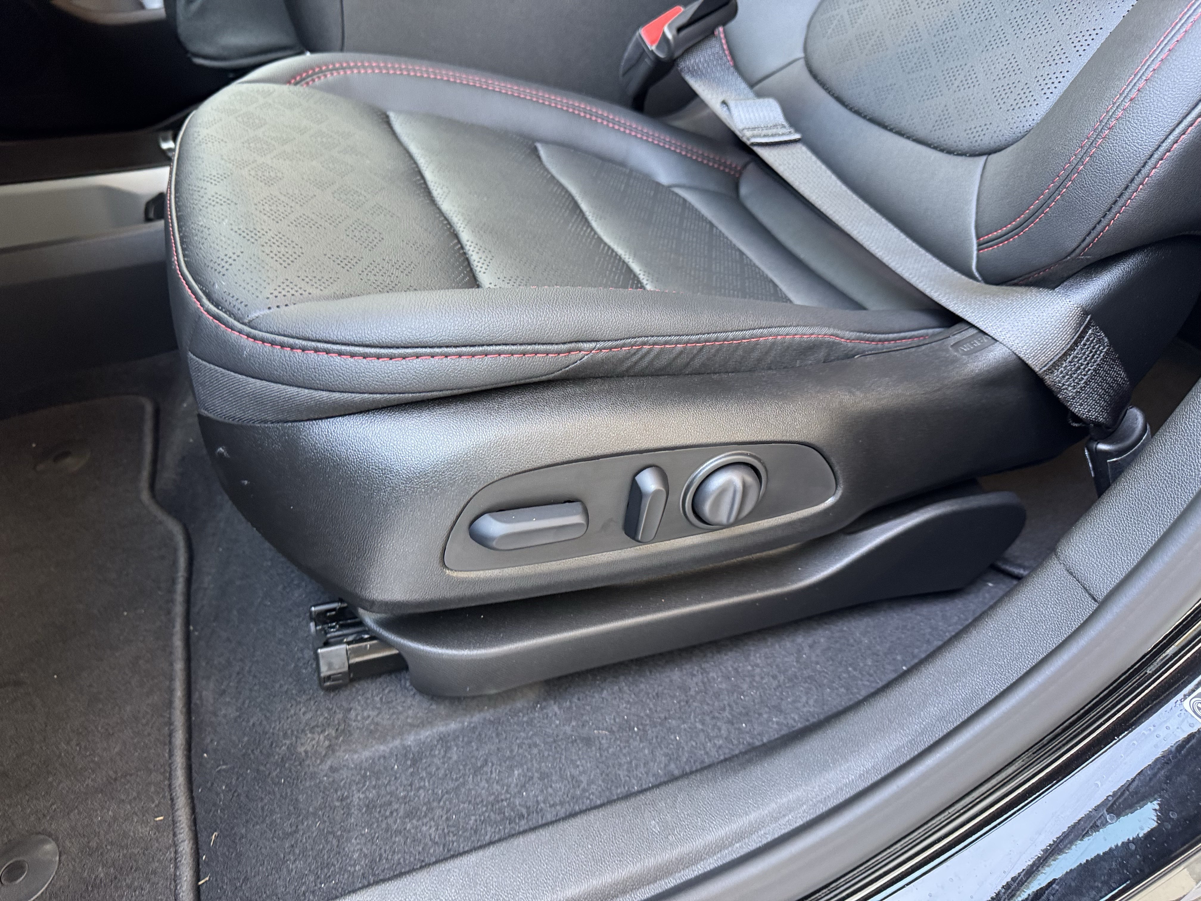 New 2027 Chevrolet Bolt RS w/ Technology Package FWD image 15