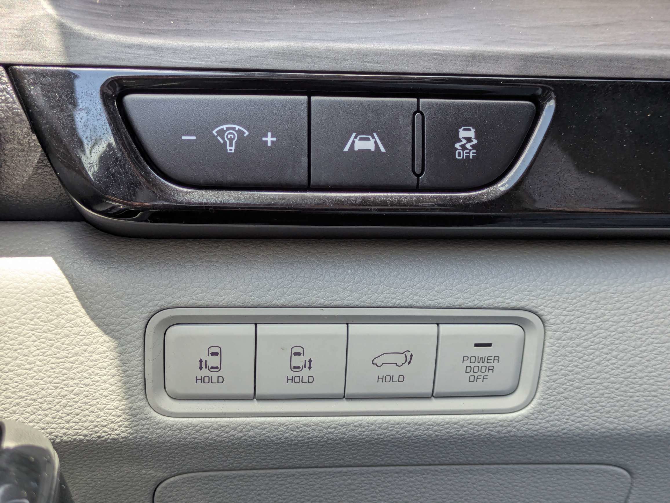 Certified 2024 Kia Carnival EX FWD image 32