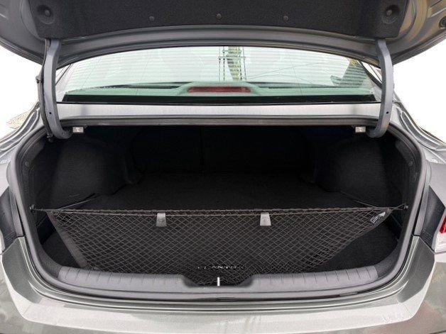 Used 2025 Hyundai Elantra SEL image 29