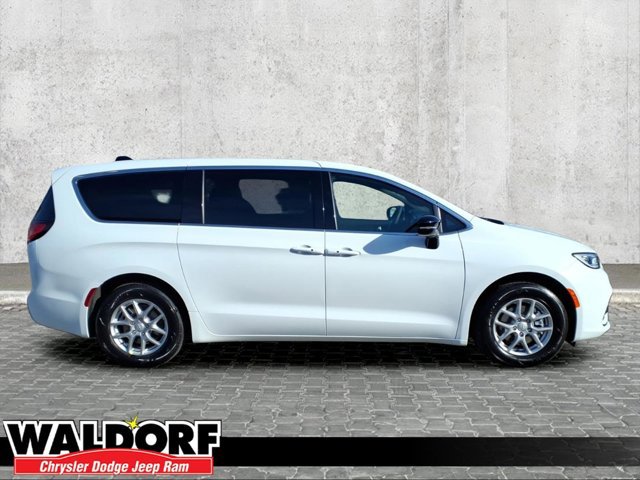 New 2026 Chrysler Pacifica Select video 2