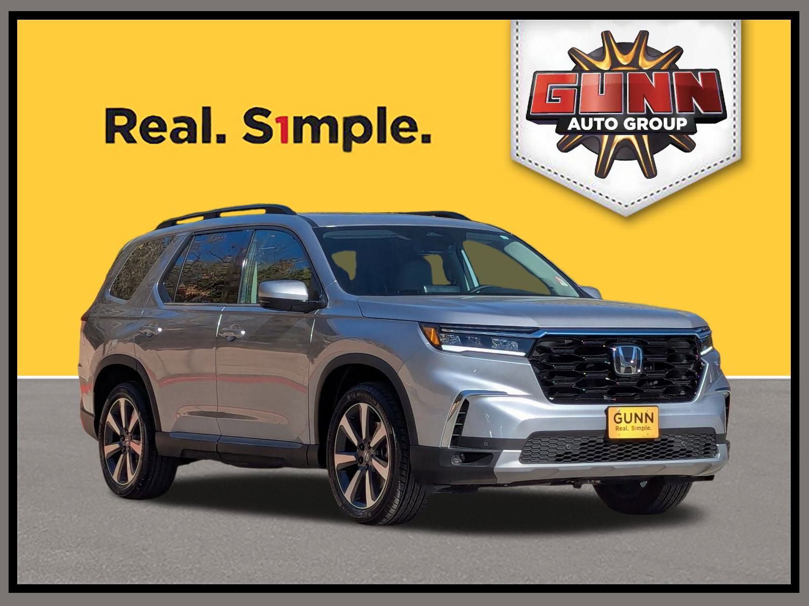 Used 2025 Honda Pilot Touring image 1