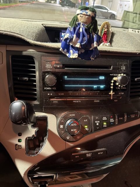 Used 2014 Toyota Sienna SE FWD image 14