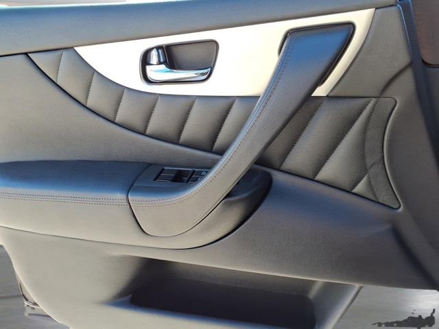 Used 2017 INFINITI QX70 AWD image 16