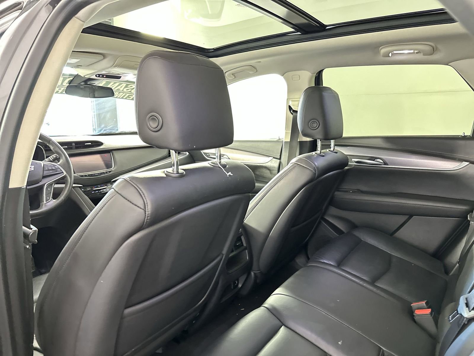 Used 2017 Cadillac XT5 Luxury w/ Driver Awareness Package image 24
