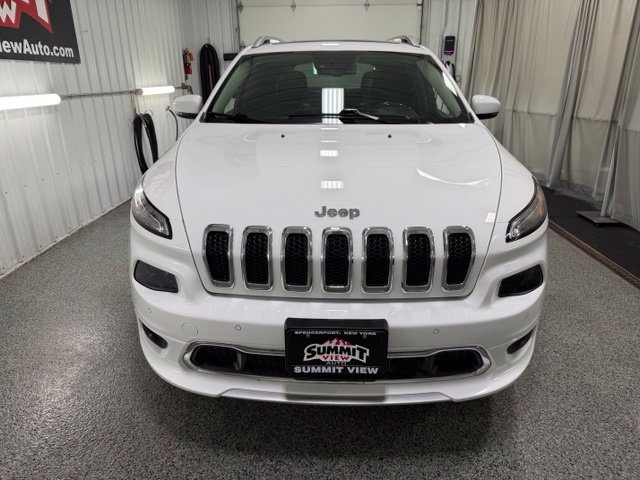 Used 2017 Jeep Cherokee Overland w/ Technology Group AWD/4WD image 2