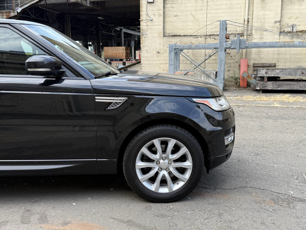 Used 2015 Land Rover Range Rover Sport HSE image 23