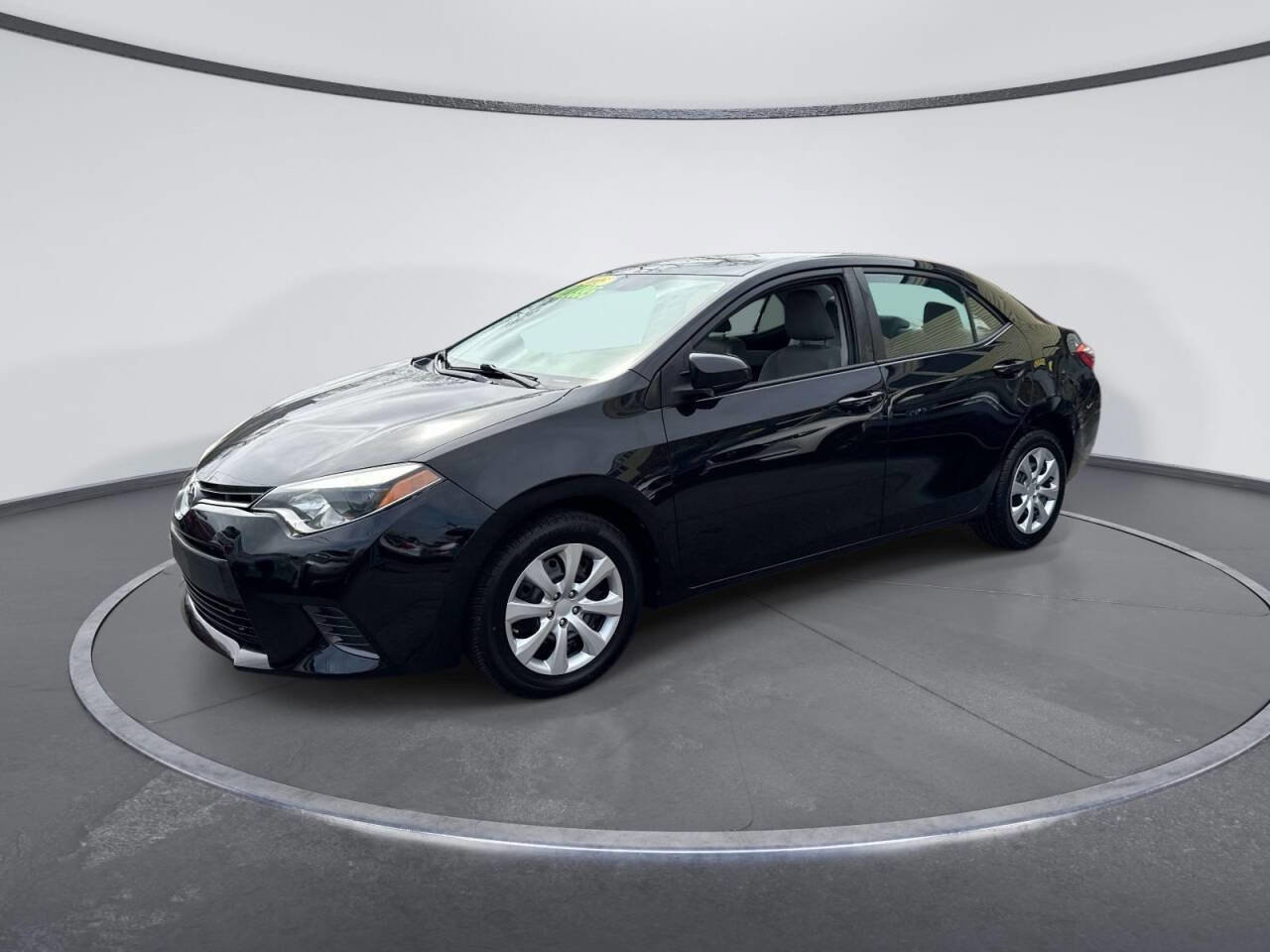 Used 2015 Toyota Corolla LE FWD image 1