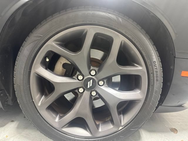 Used 2017 Dodge Challenger R/T RWD image 4