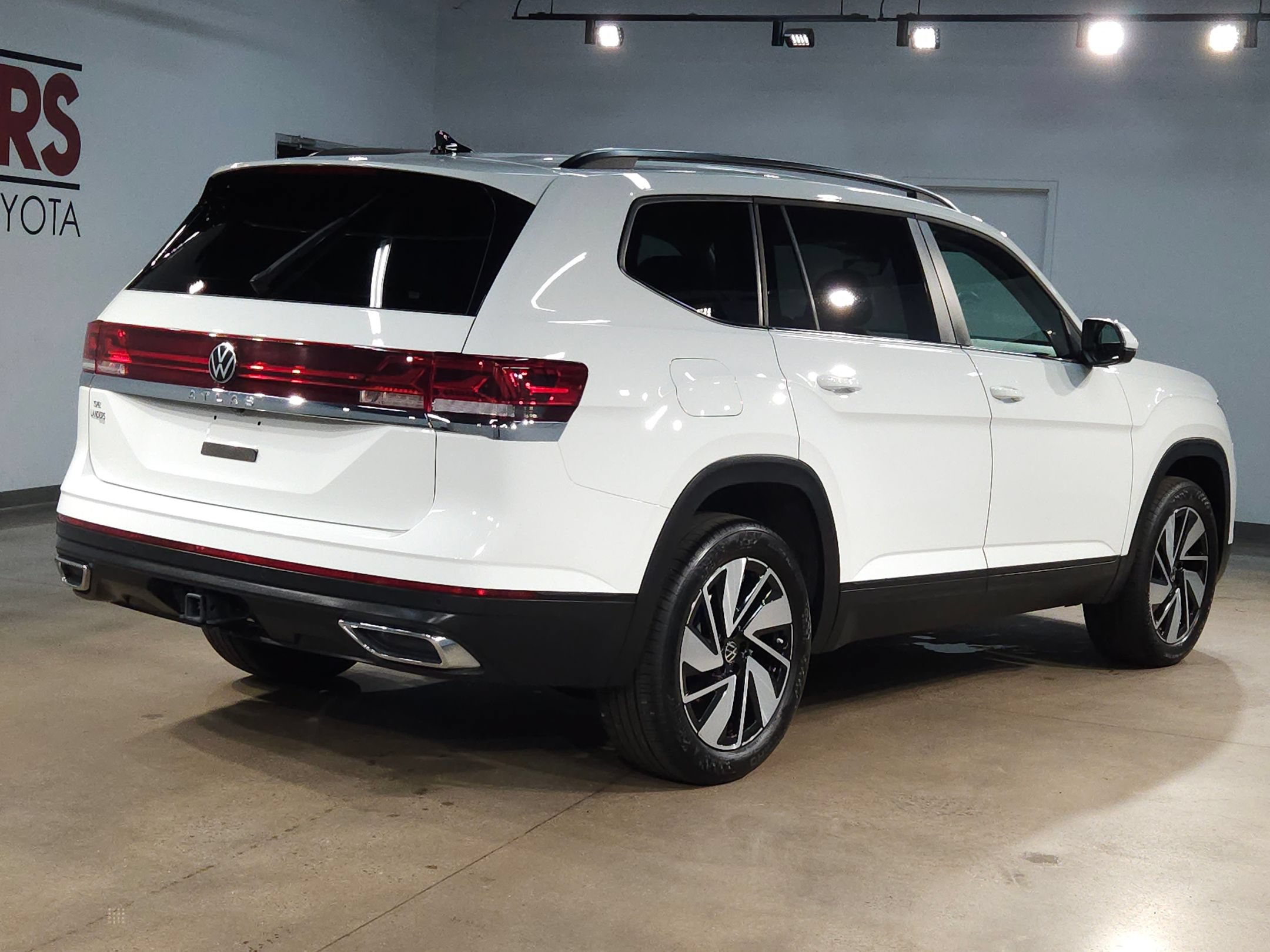 Used 2025 Volkswagen Atlas SE FWD image 7