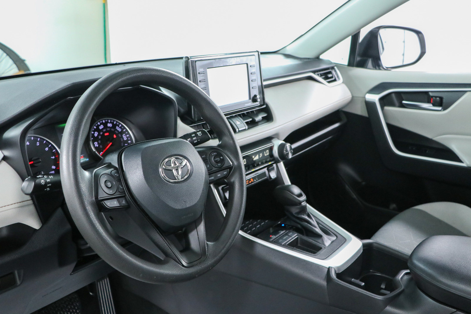 Used 2022 Toyota RAV4 XLE FWD image 22
