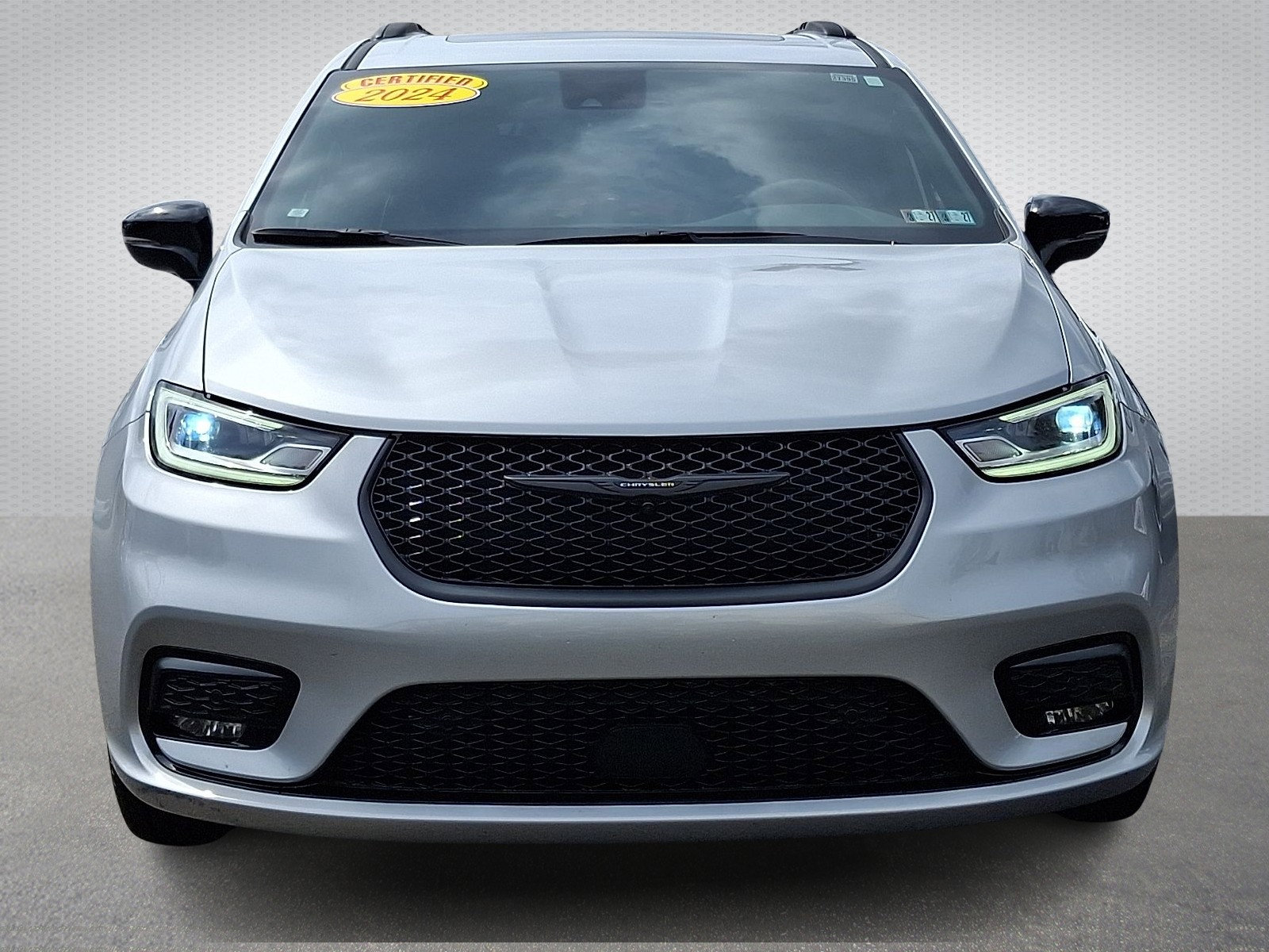 Certified 2024 Chrysler Pacifica Limited w/ S Appearance Package image 2