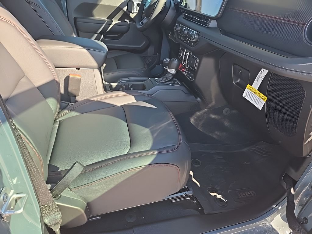 New 2025 Jeep Wrangler Unlimited Rubicon w/ Safety Group image 29