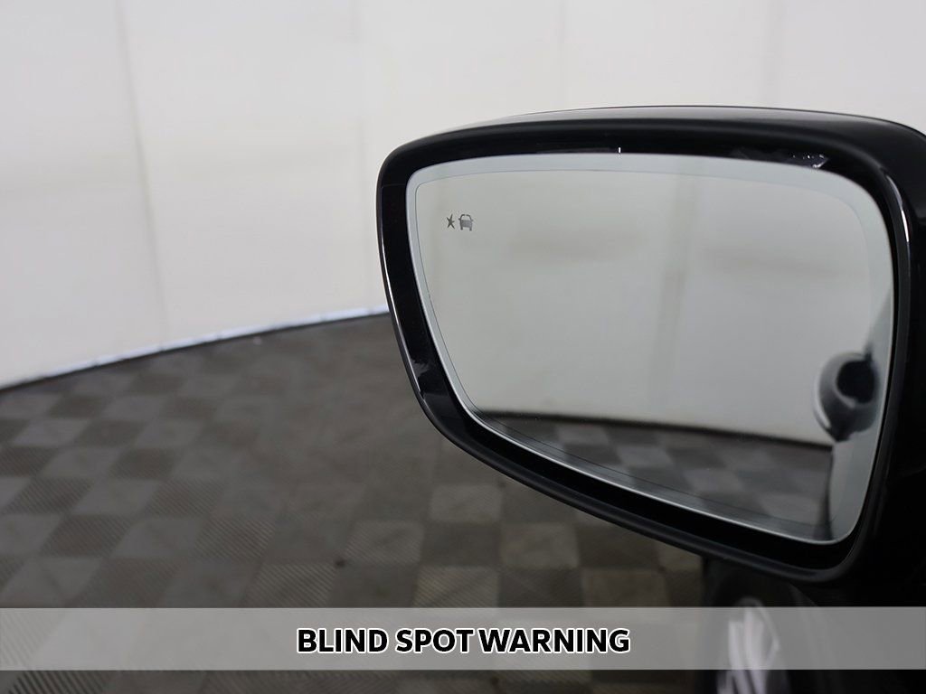 Used 2023 Buick Enclave Essence image 5