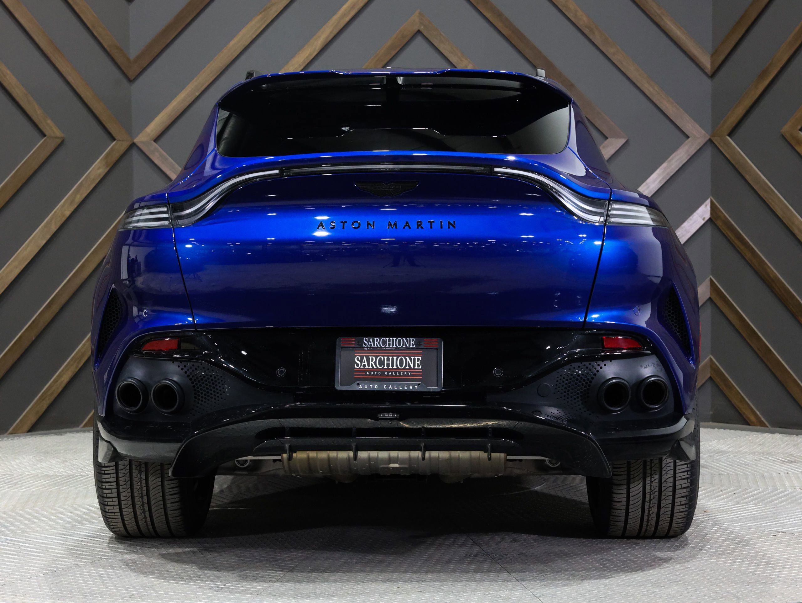 Used 2025 Aston Martin DBX 707 image 11