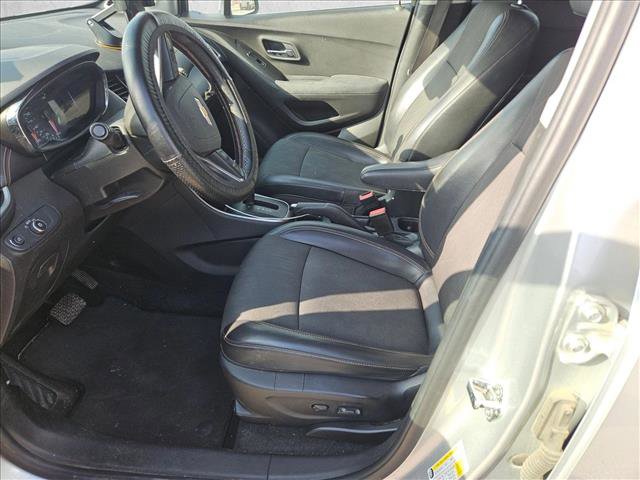 Used 2018 Chevrolet Trax LT w/ LT Convenience Package image 9