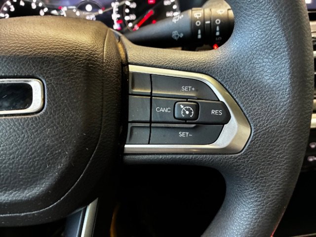 Used 2025 Jeep Compass Sport image 23