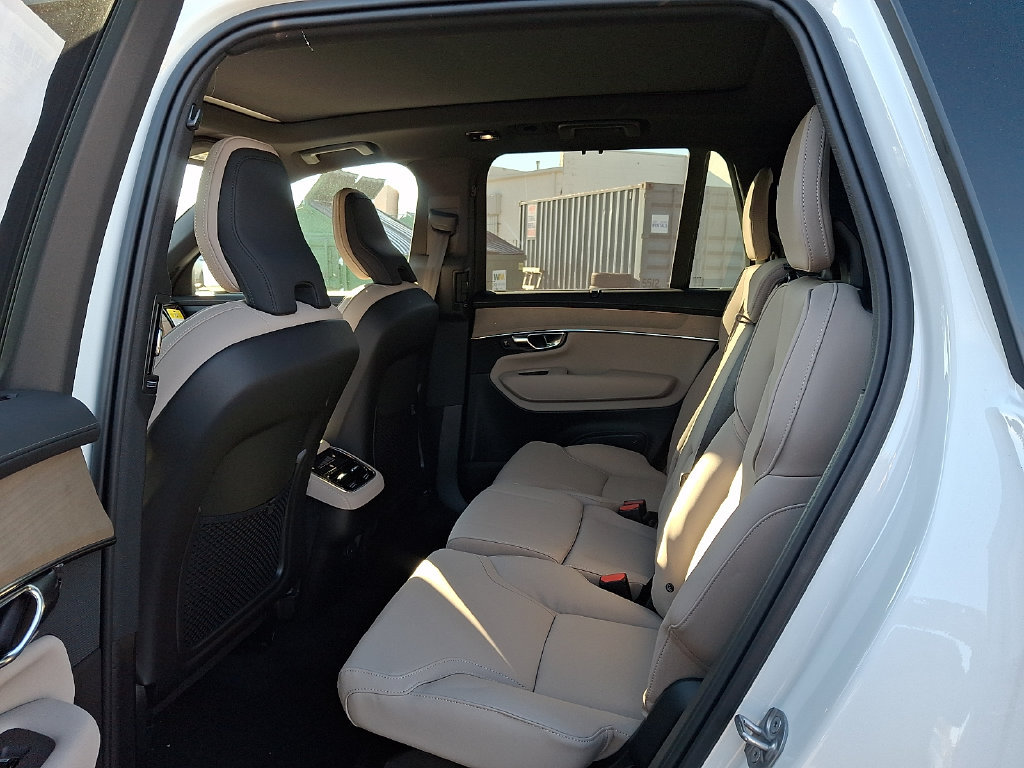 New 2027 Volvo XC90 B6 Plus AWD/4WD image 8