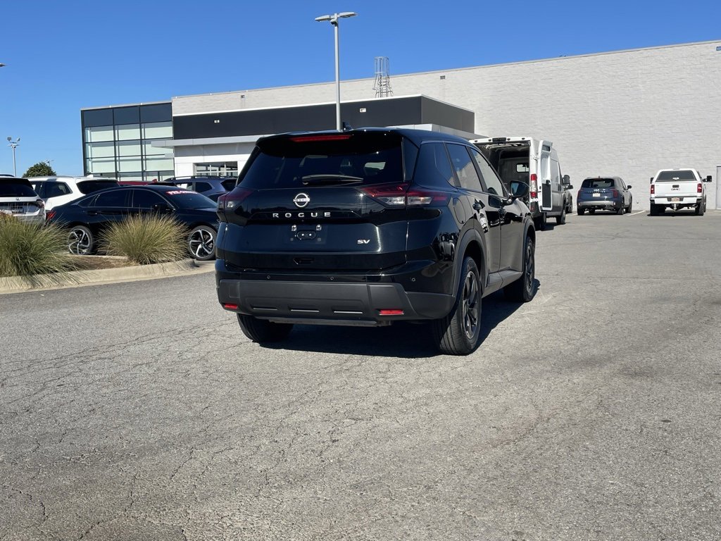 Used 2024 Nissan Rogue SV image 8