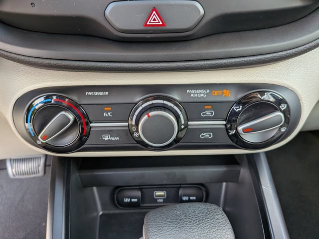 Certified 2025 Kia Soul LX w/ LX Technology Package FWD image 22