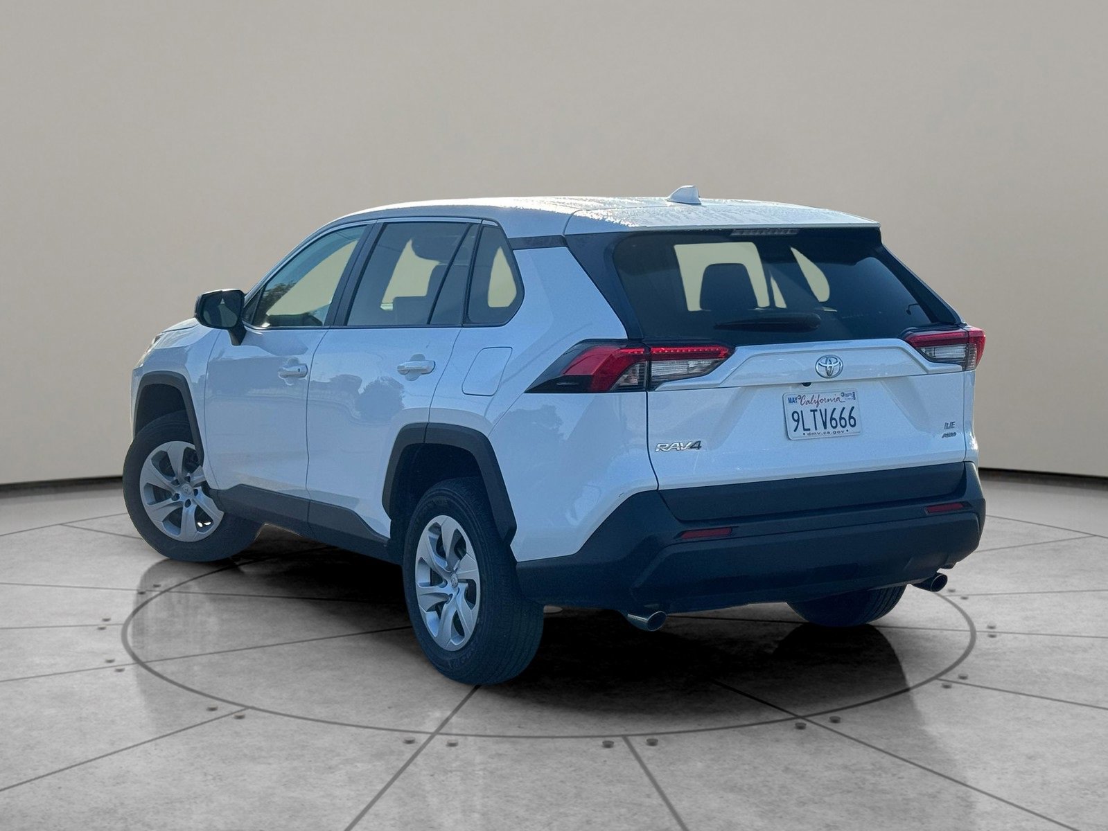 Used 2024 Toyota RAV4 LE image 7