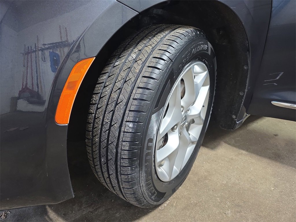 Used 2020 Chrysler Pacifica Limited image 32