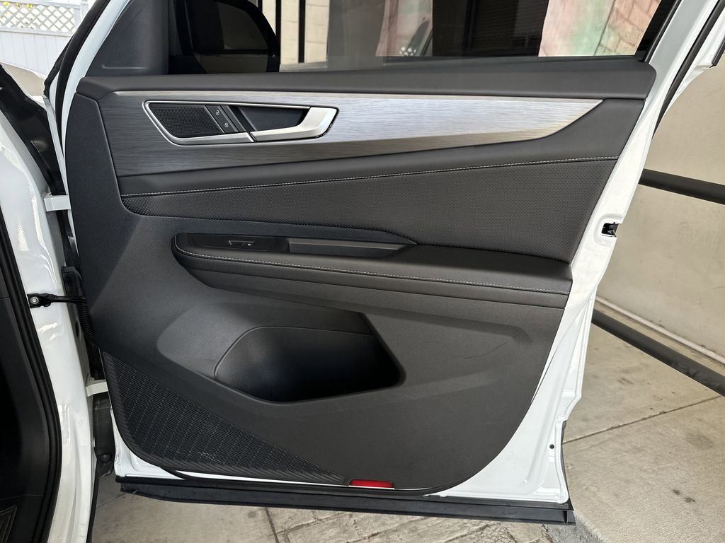 Used 2025 Volkswagen Atlas Cross Sport SE FWD image 36