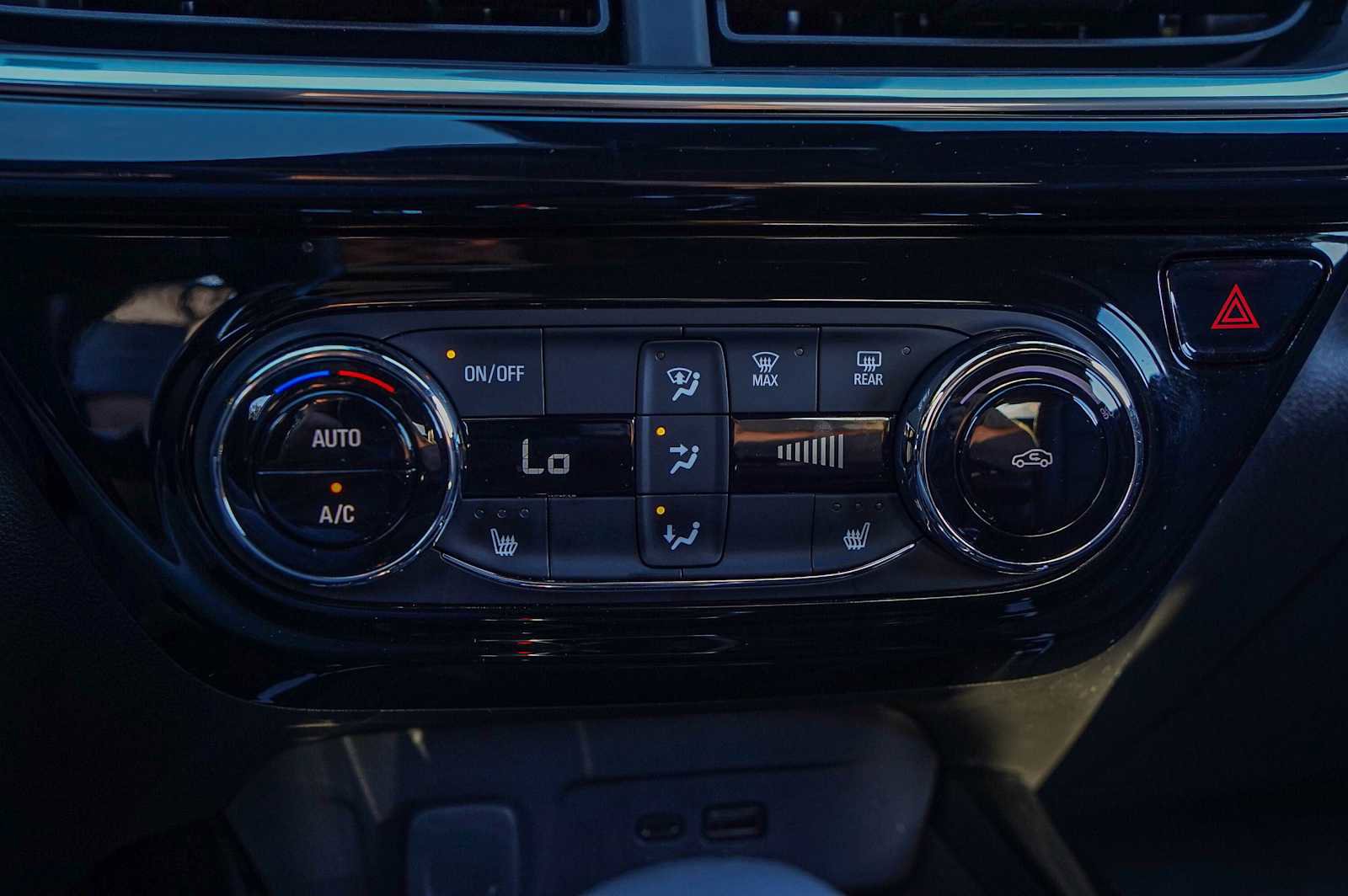 Used 2024 Chevrolet Trax RS w/ Sunroof Package image 19