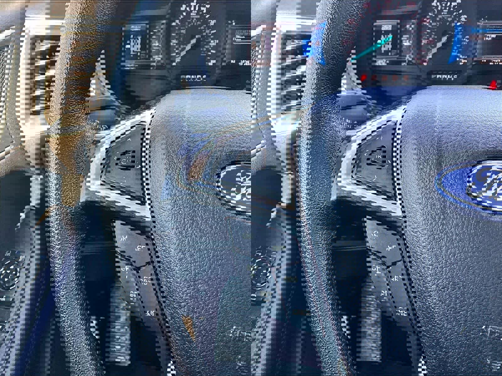 Used 2024 Ford Edge SEL image 45