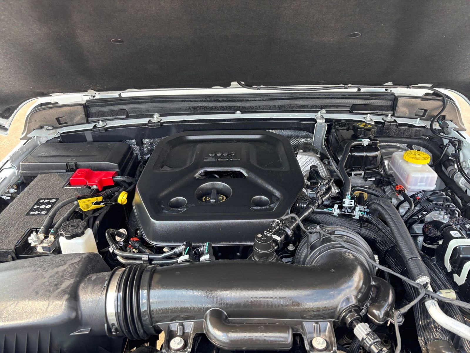 Used 2025 Jeep Wrangler Sahara image 31