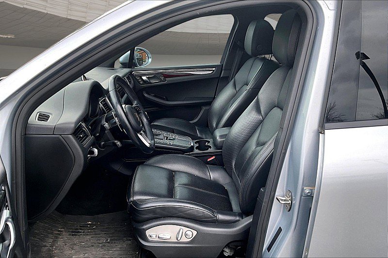 Used 2017 Porsche Macan AWD/4WD image 23