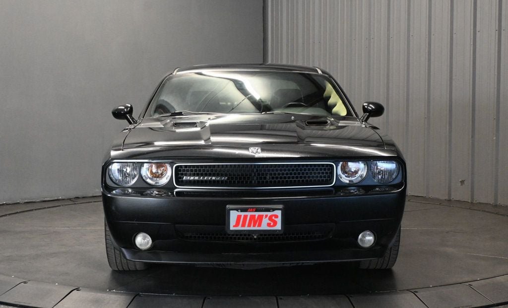 Used 2010 Dodge Challenger R/T RWD image 2