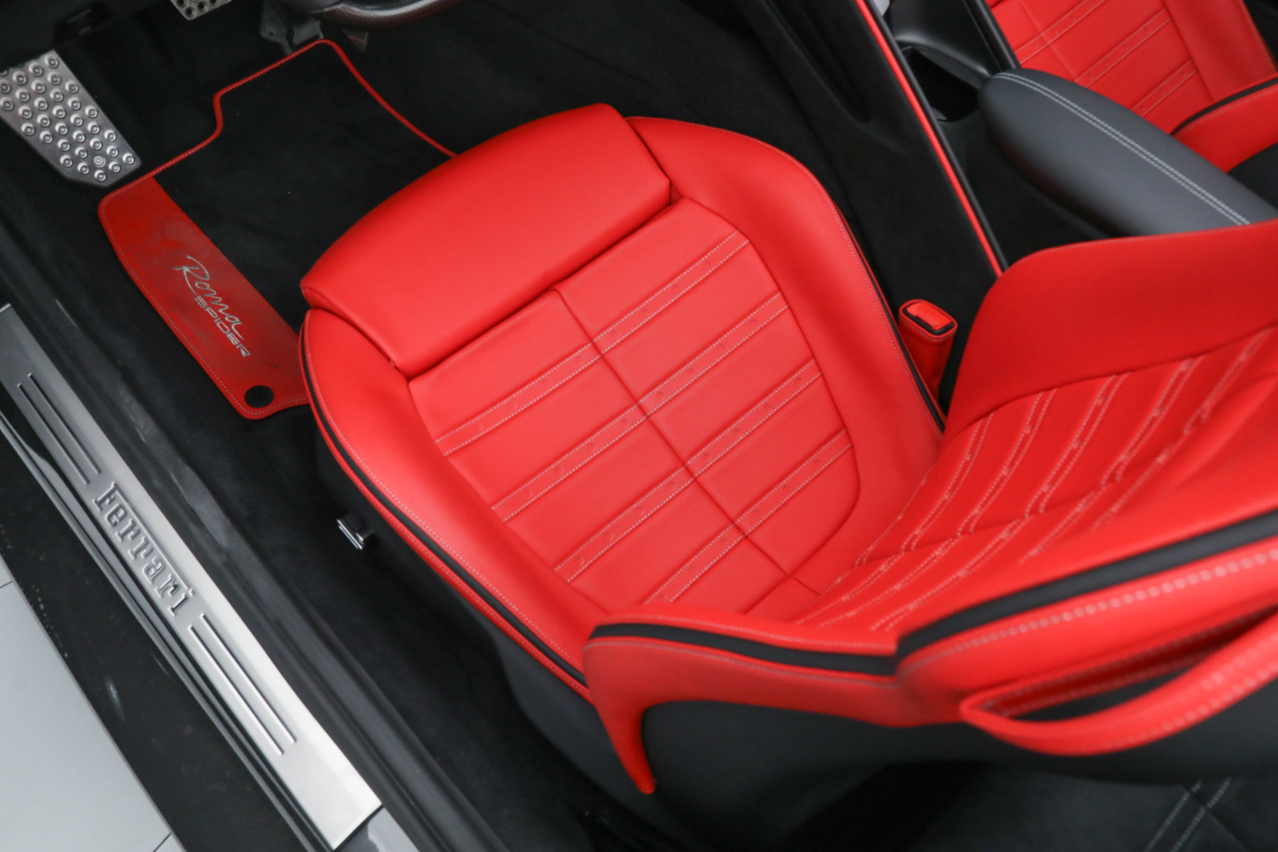 Certified 2025 Ferrari Roma Spider RWD image 36