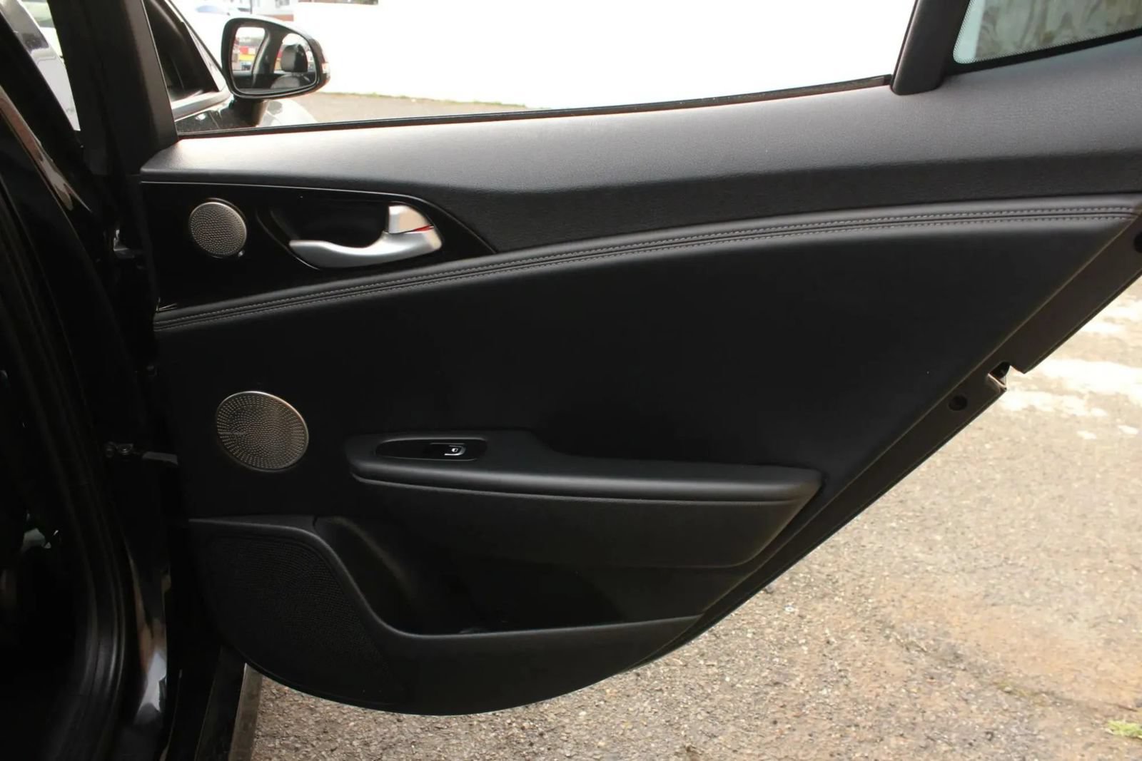 Used 2018 Kia Stinger Premium RWD image 21