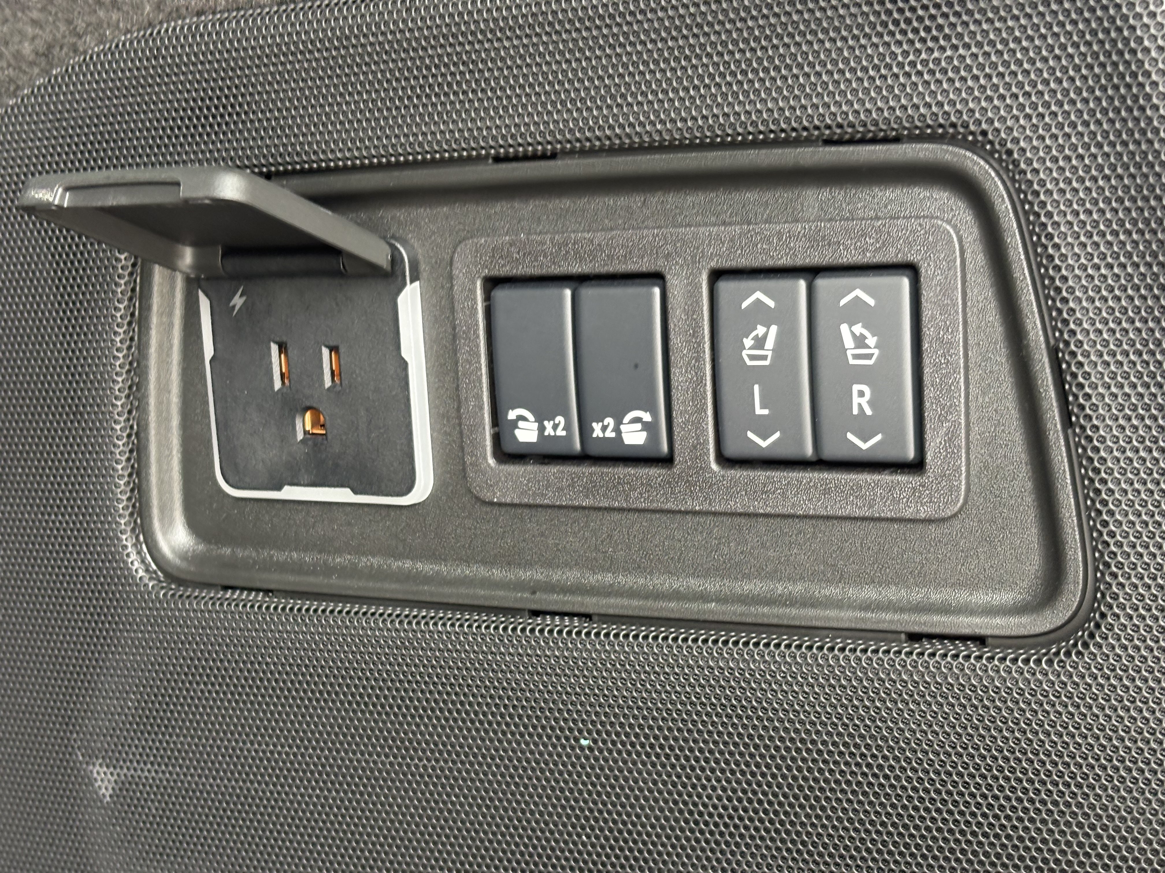 Used 2026 Cadillac Escalade ESV Platinum Luxury w/ LPO, Floor Liner Package AWD/4WD image 10
