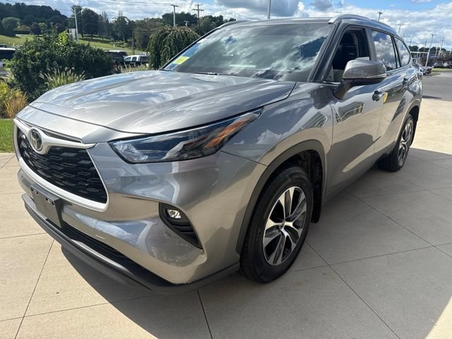 Used 2026 Toyota Highlander XLE AWD/4WD image 3
