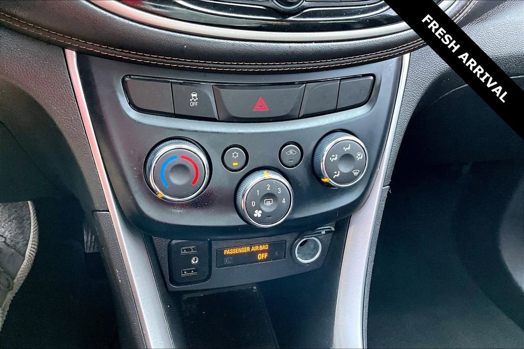 Used 2020 Chevrolet Trax LT w/ LT Convenience Package image 14