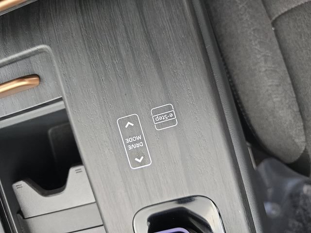 Used 2023 Nissan Ariya FWD image 38