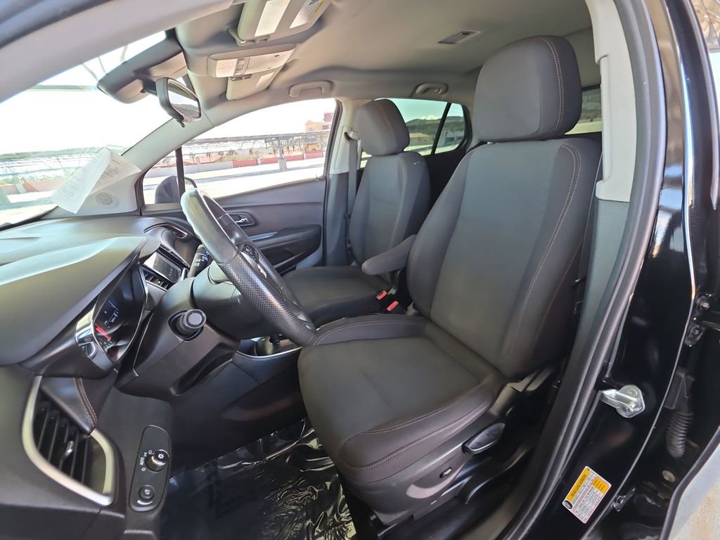 Used 2019 Chevrolet Trax LS image 19