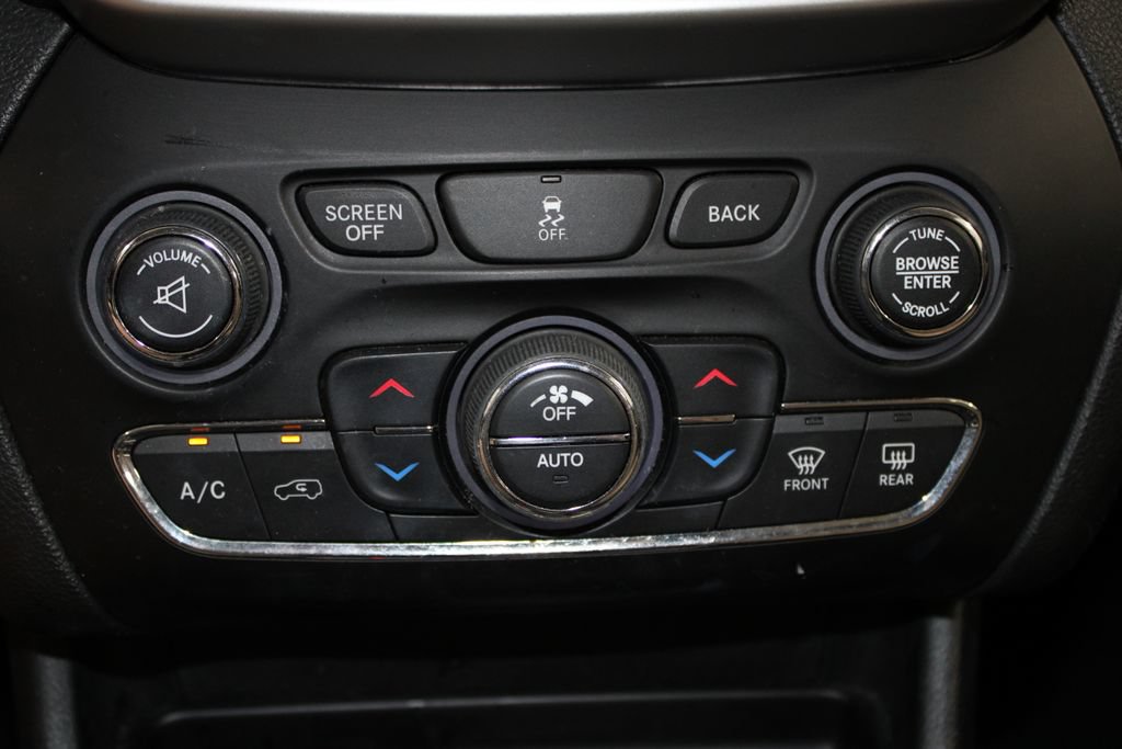 Used 2016 Jeep Cherokee Limited AWD/4WD image 31
