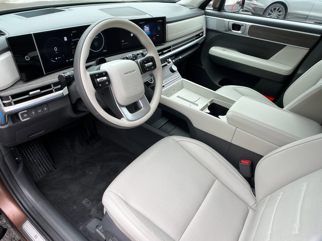 Used 2025 Hyundai Santa Fe Calligraphy image 10