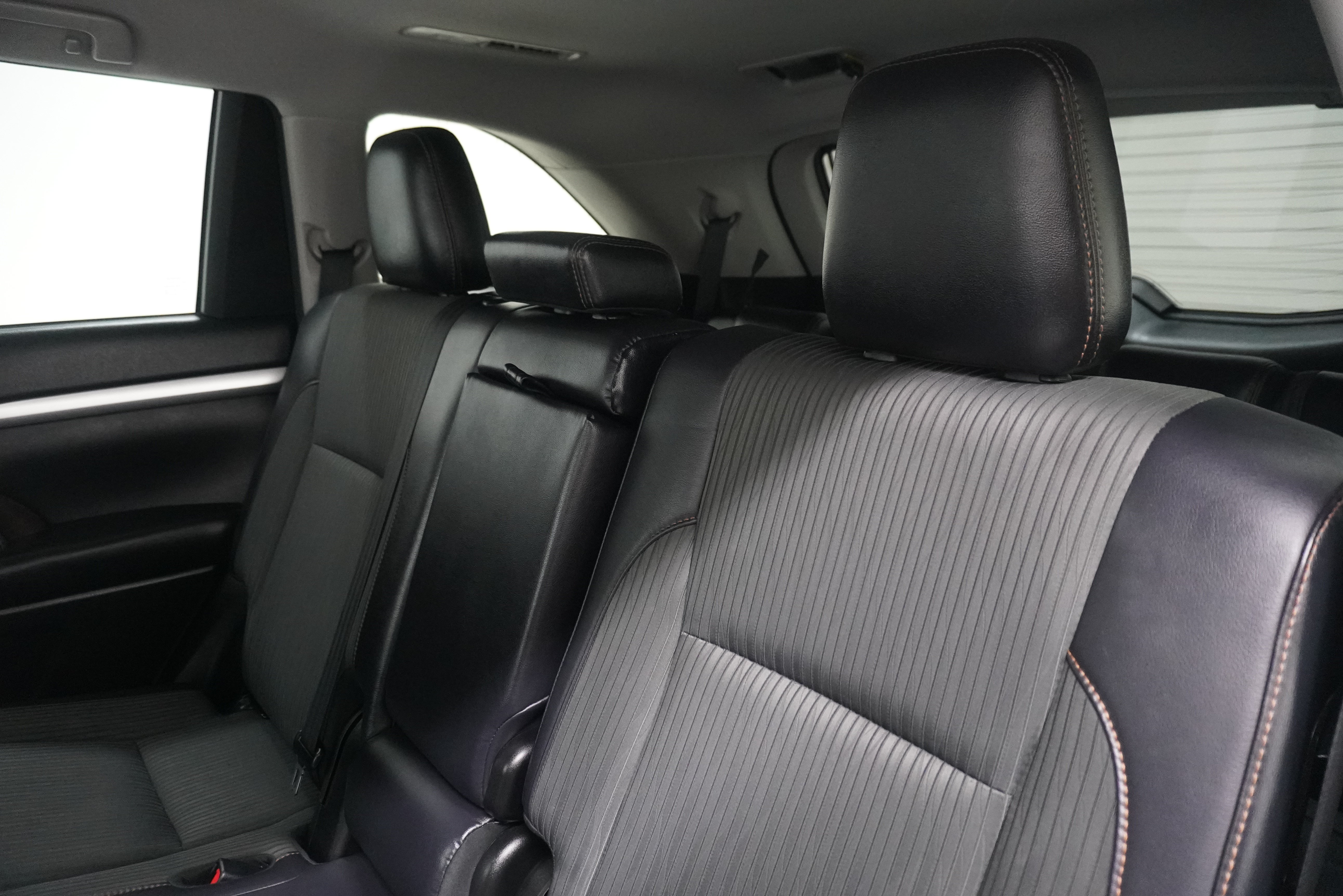 Used 2018 Toyota Highlander Plus FWD image 13
