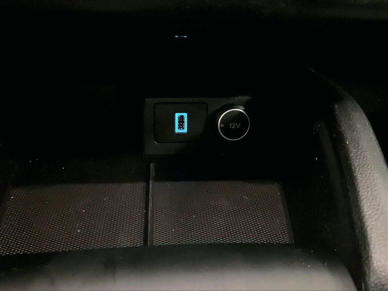 Used 2020 Ford Escape SE image 32