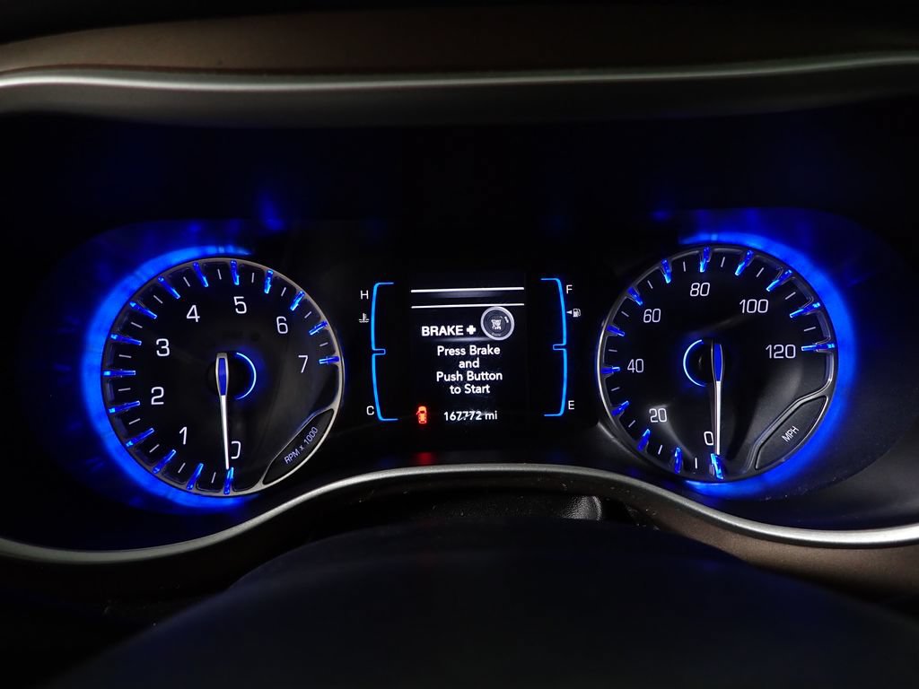 Used 2017 Chrysler Pacifica Touring-L w/ Tire & Wheel Group FWD image 25