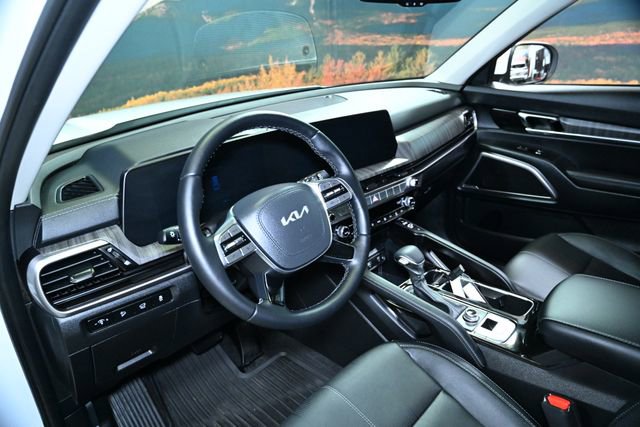 Used 2025 Kia Telluride EX w/ EX Captain's Chair Package image 21