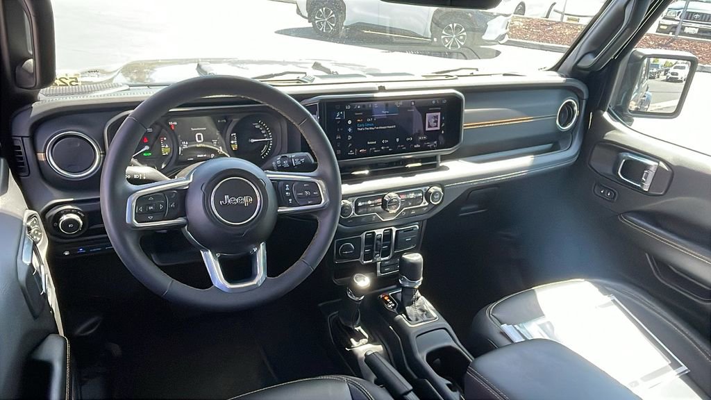 Used 2024 Jeep Wrangler Unlimited Sahara w/ Technology Group AWD/4WD image 15