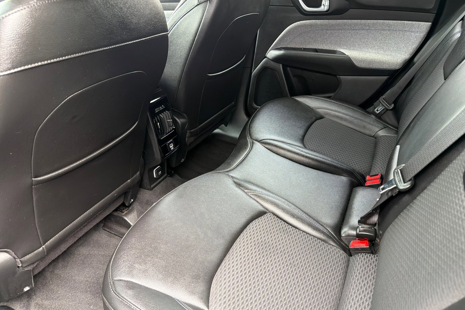 Used 2024 Jeep Compass Latitude image 11